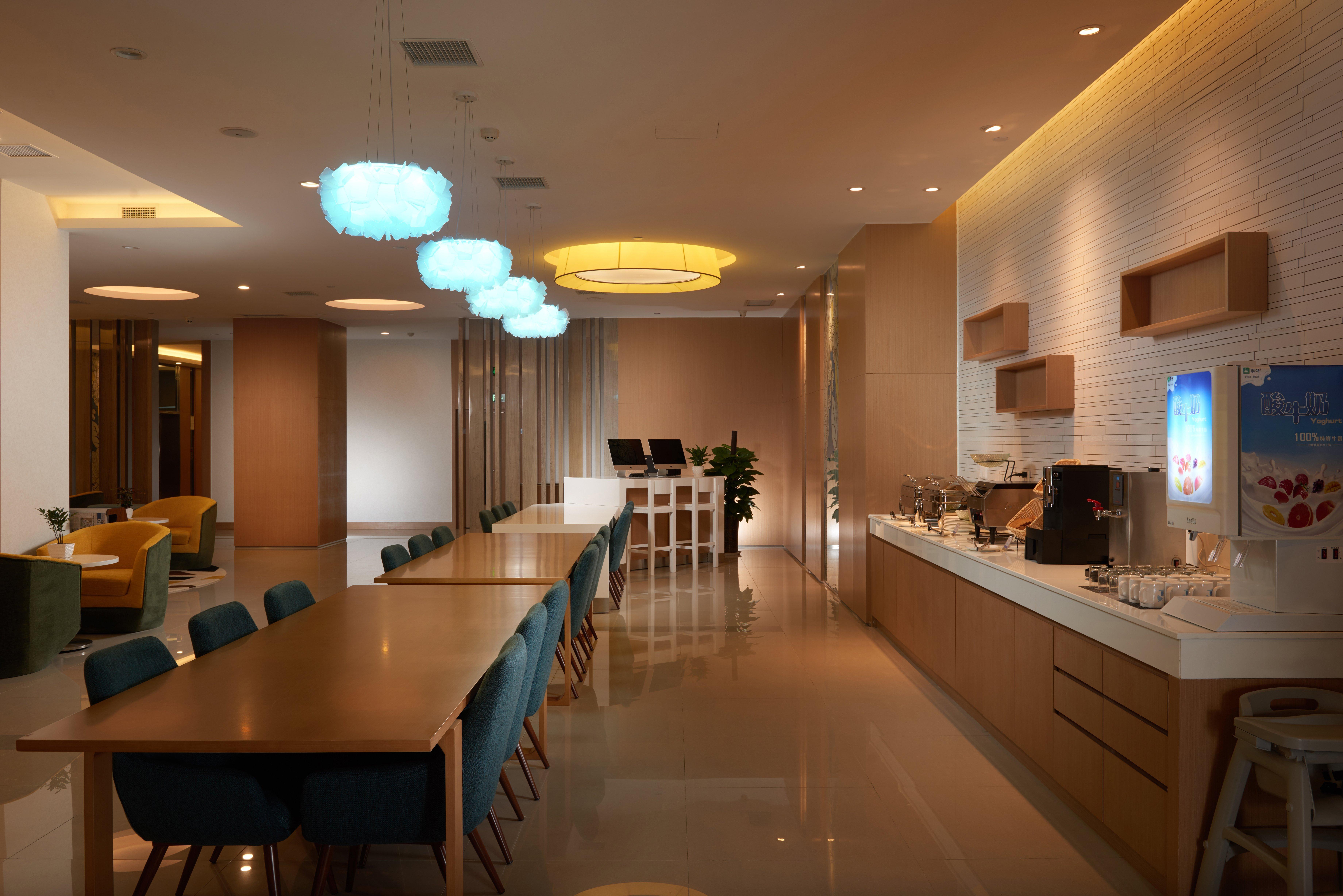 Holiday Inn Express Luoyang Yichuan By Ihg Zewnętrze zdjęcie